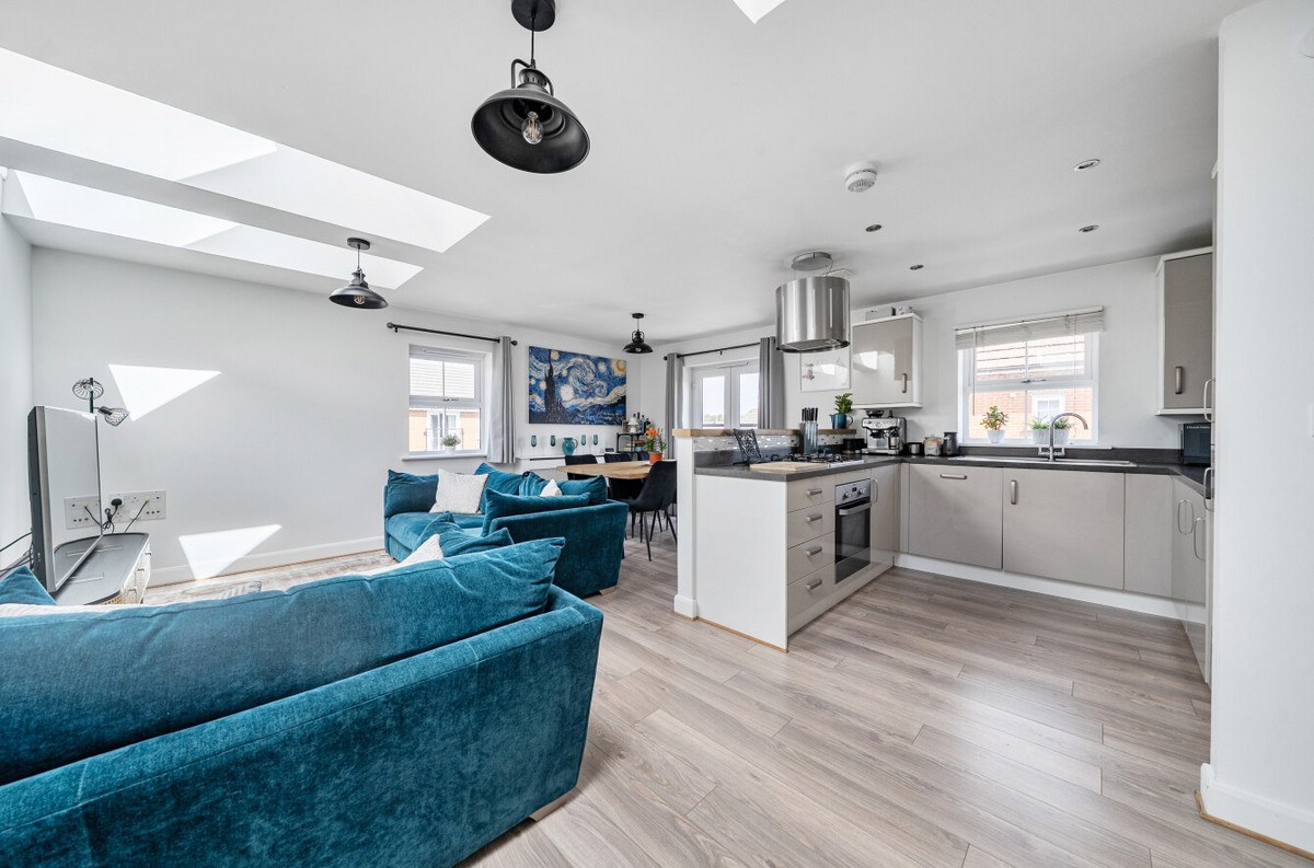 Odiham Drive, Newbury, RG14, photo 2