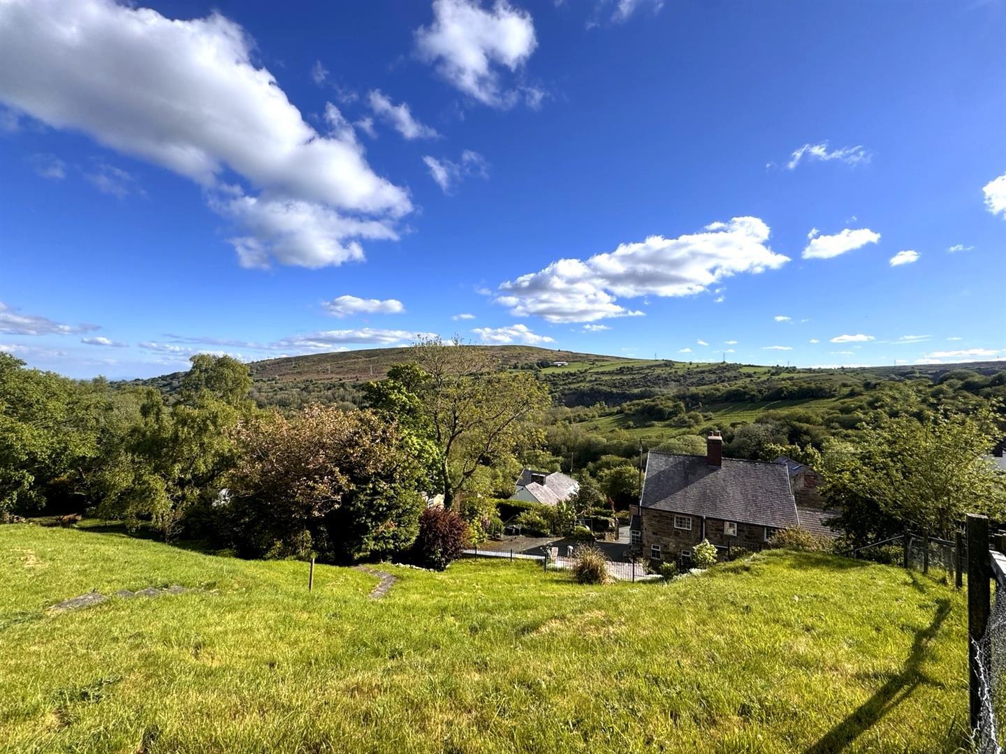 Gwynfryn, Wrexham, LL11, photo 2