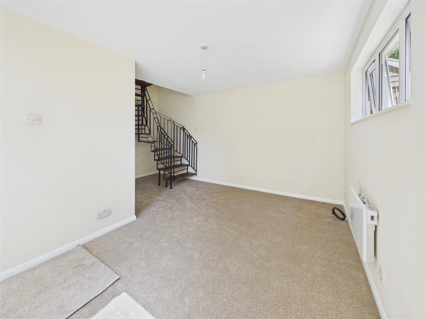 Tom Price Close, Cheltenham, photo 6