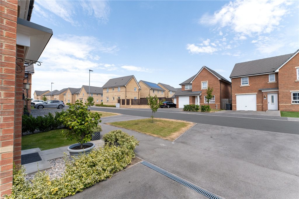 Bradfield Avenue, Morley, Leeds, West Yorkshire, LS27, photo 32