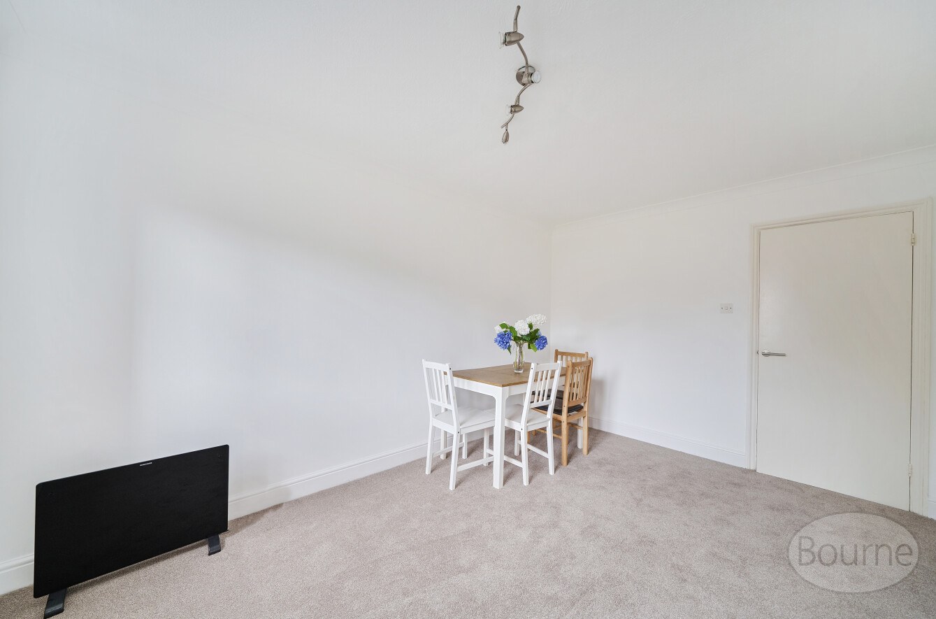Farm Road, Esher, Surrey, KT10, photo 3