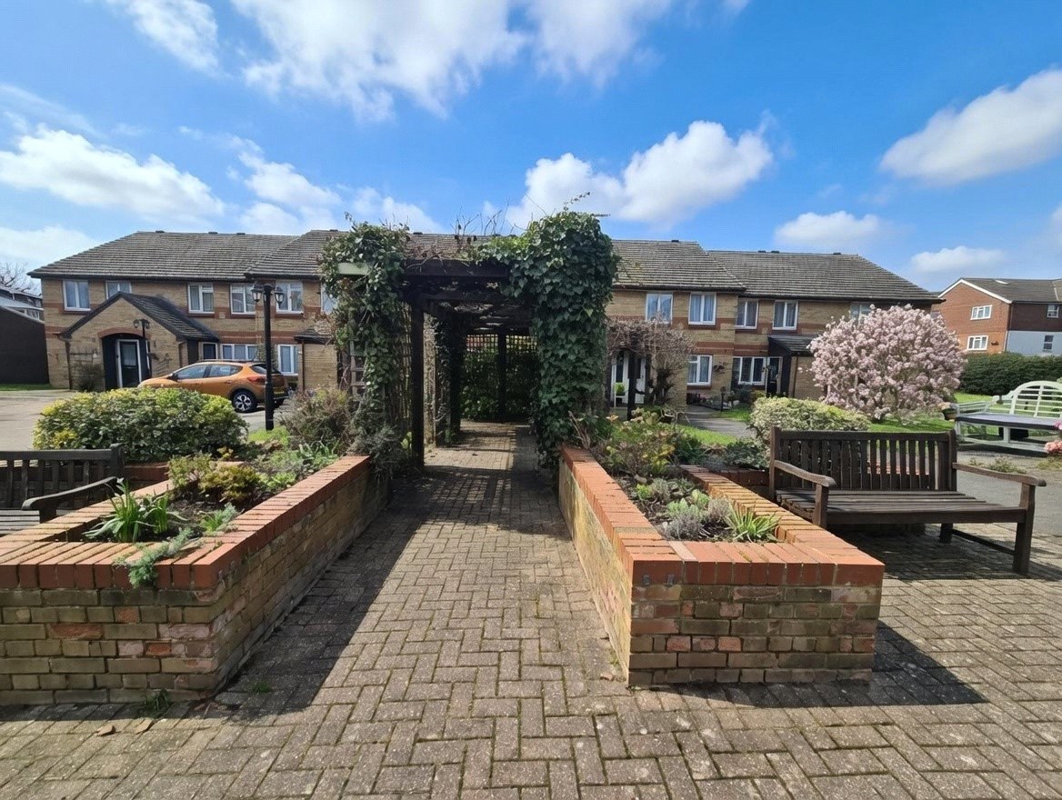 Auriol Drive, Uxbridge, Greater London, UB10, photo 9