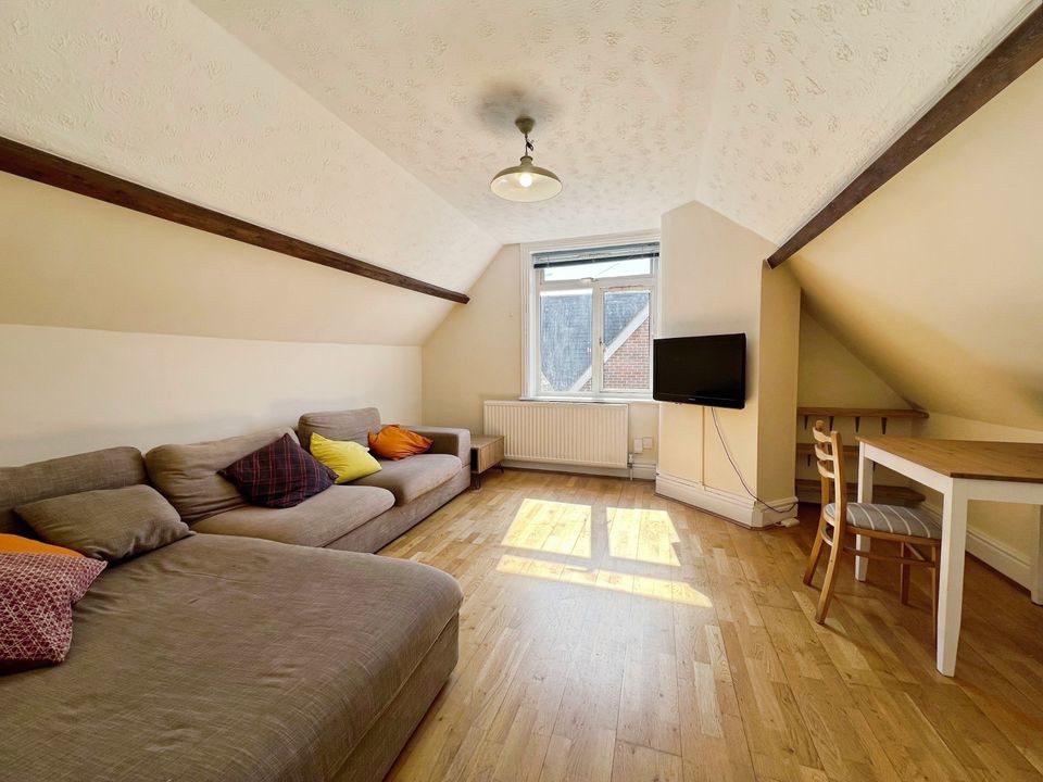 Sturges Road, Wokingham, RG40, photo 2