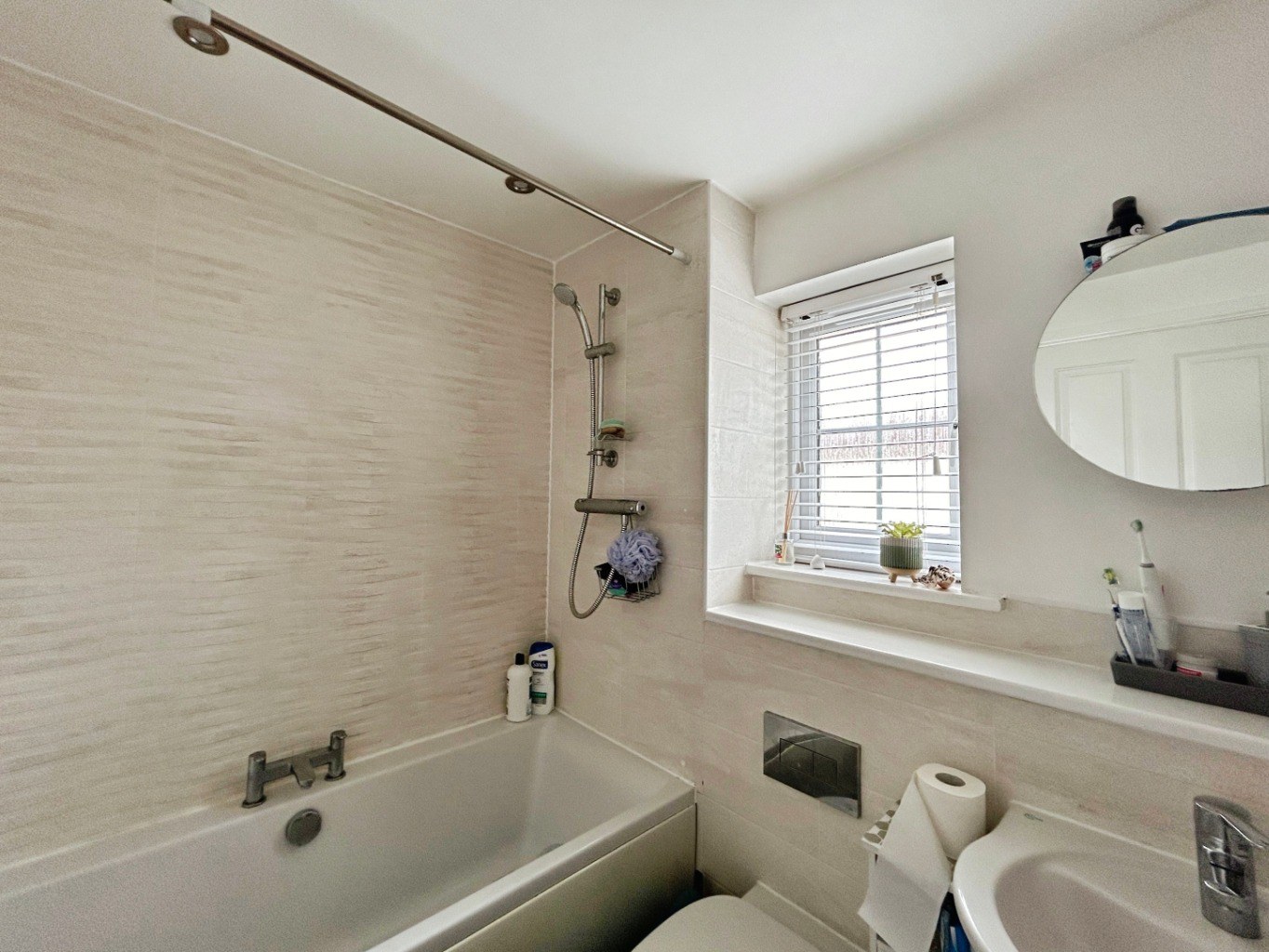 Hayle, Stylish two bed home, photo 8