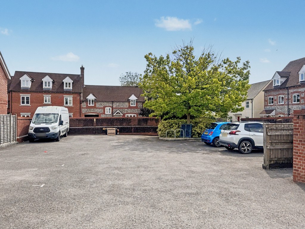 Cobham Road, Blandford Forum, Dorset, photo 14