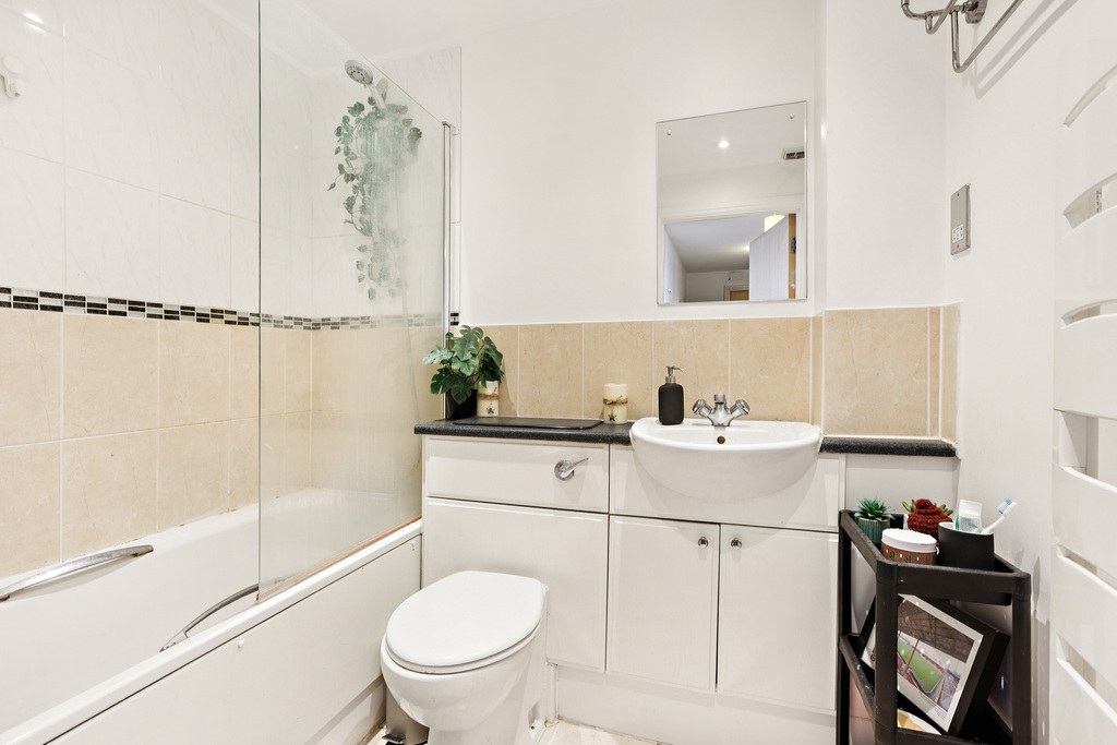 Holland Gardens, Brentford, London, TW8, photo 11
