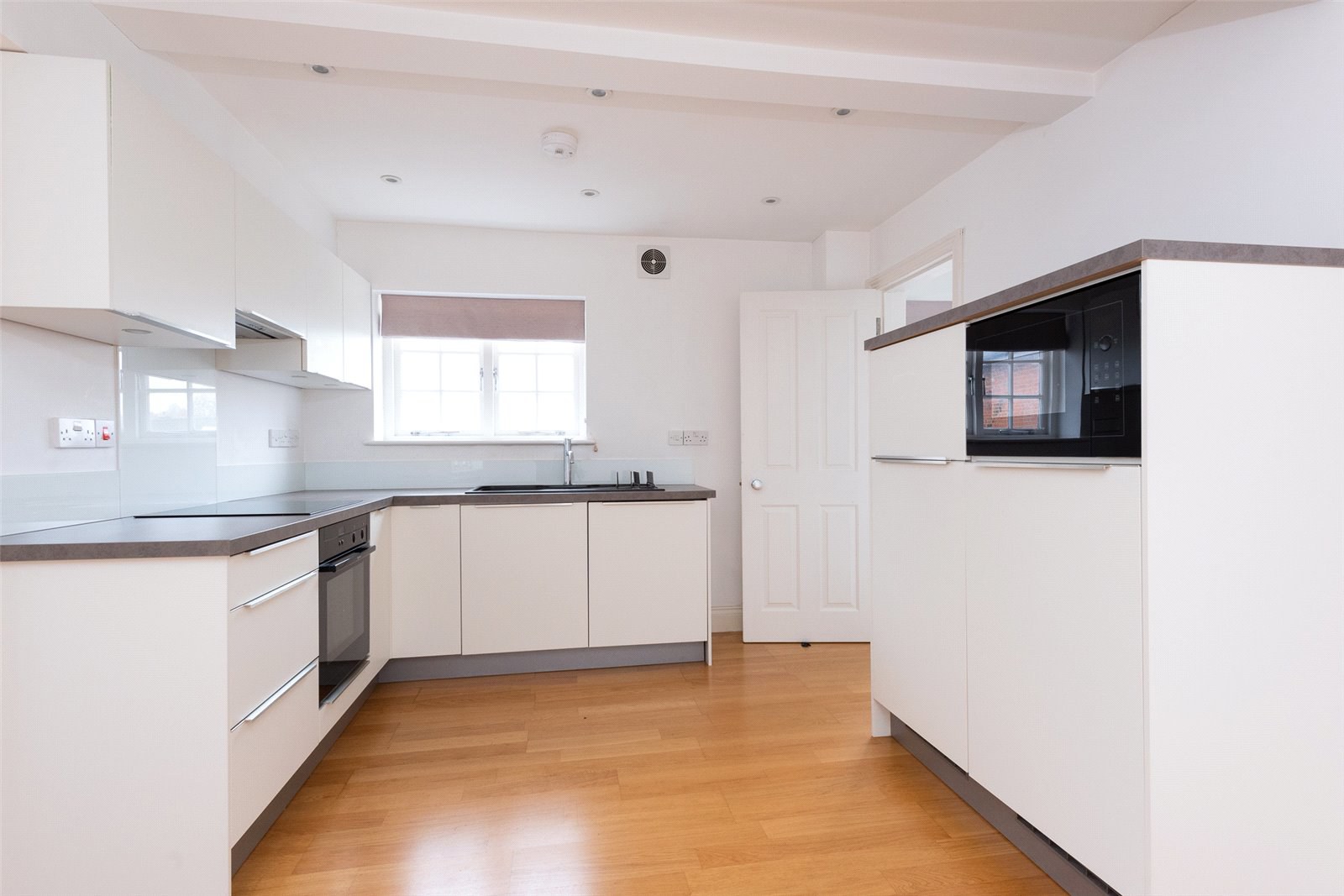 Brew House Lane, Hartley Wintney, Hook, RG27, photo 2