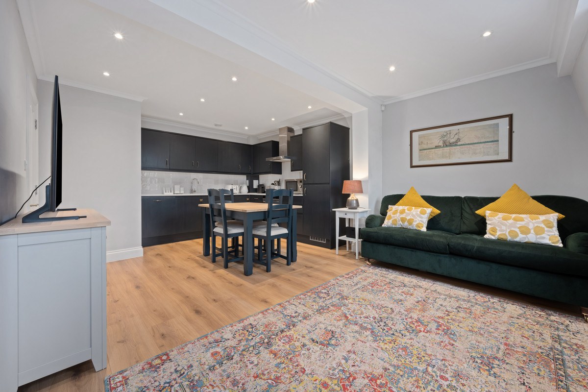 Courtview House, East Molesey, KT8, photo 4