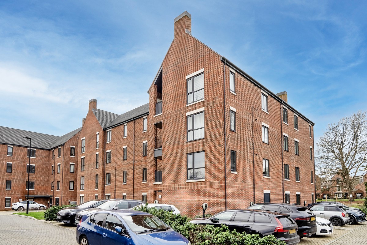 Garrett Crescent, Ottershaw, Chertsey, KT16, photo 17