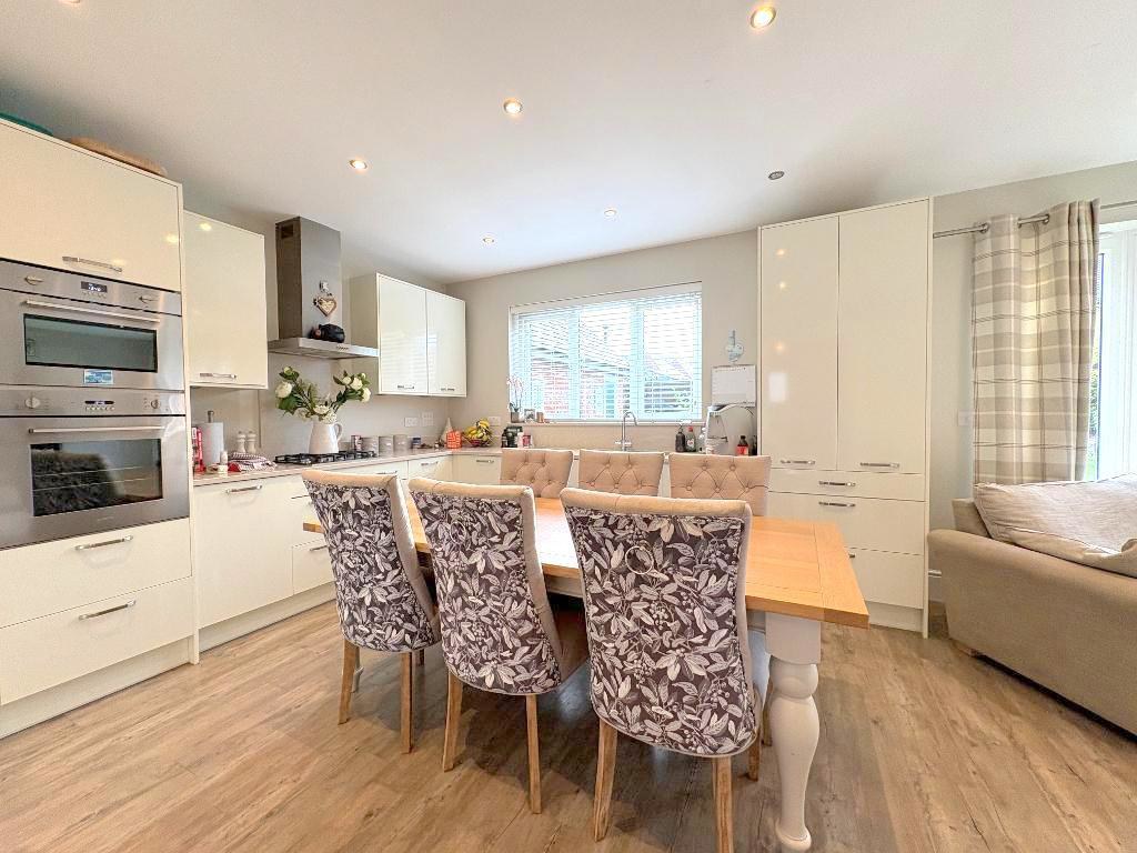 Dove Close, Caddington, LU1, photo 18