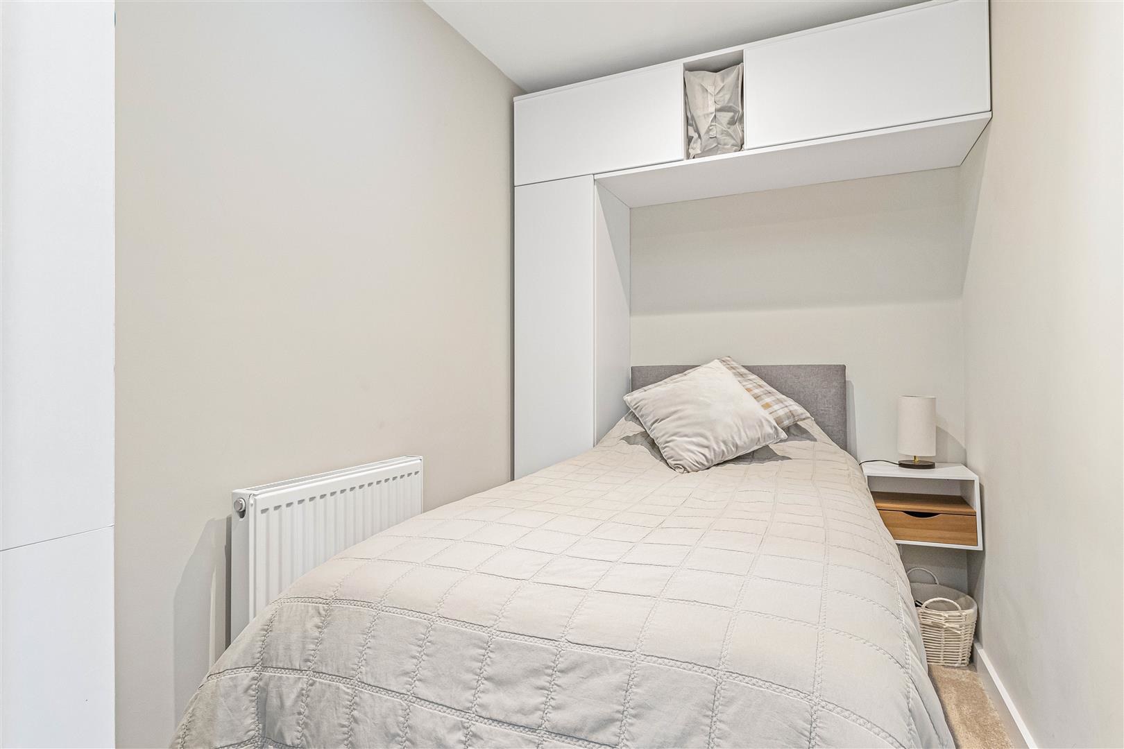Honeysuckle Close, Red Lodge, photo 12