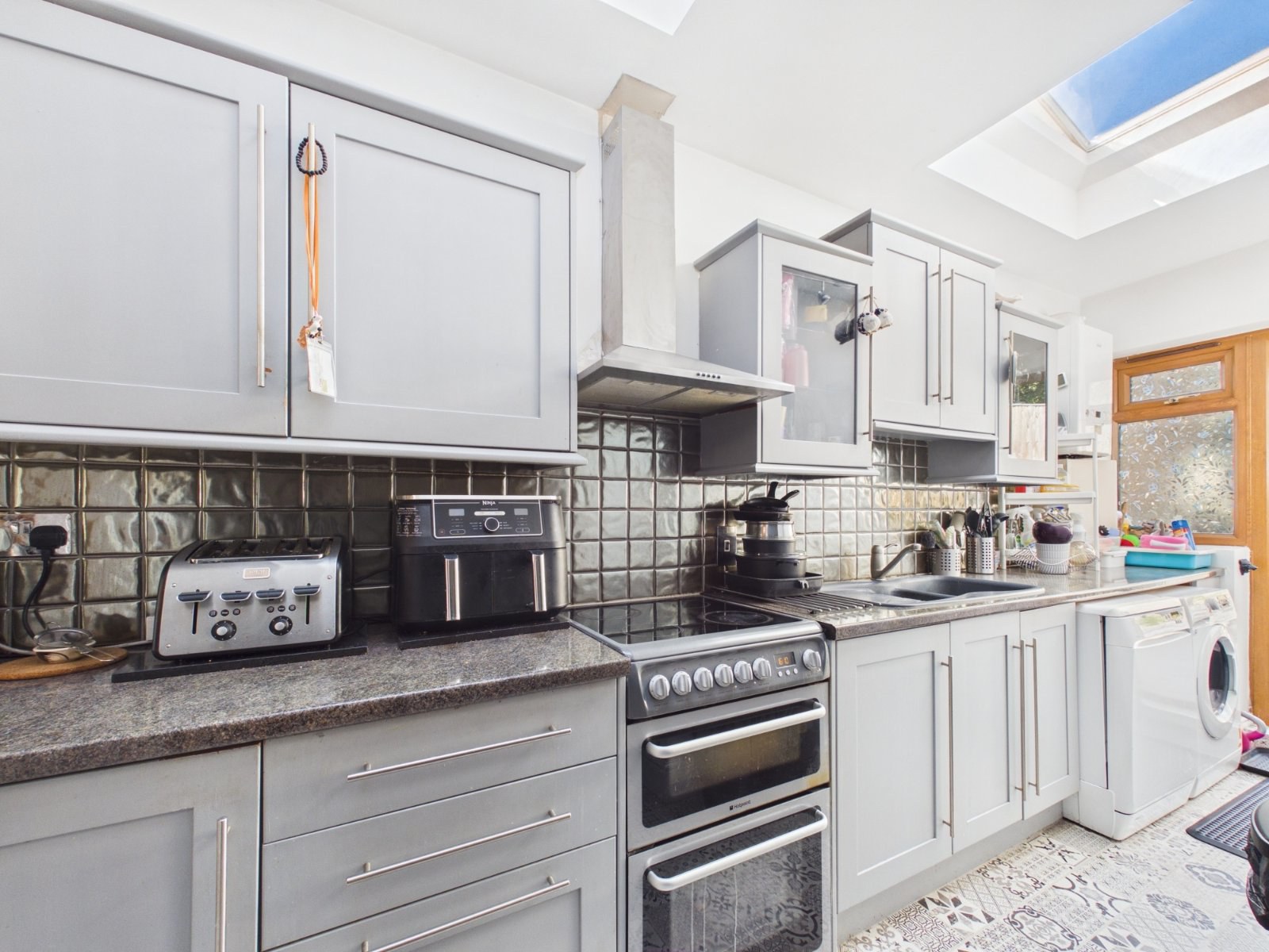 London Road, High Wycombe, Buckinghamshire, HP11, photo 5