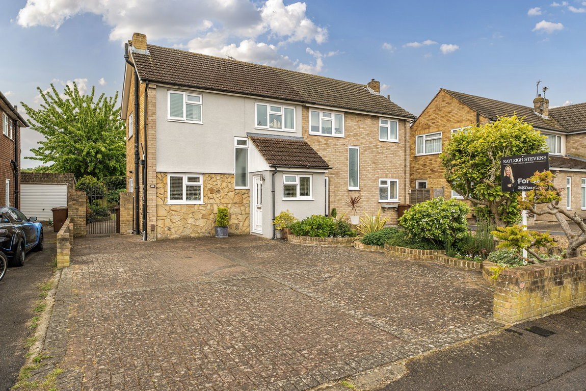 Charming Well Presented Home in Popular Wigmore Location