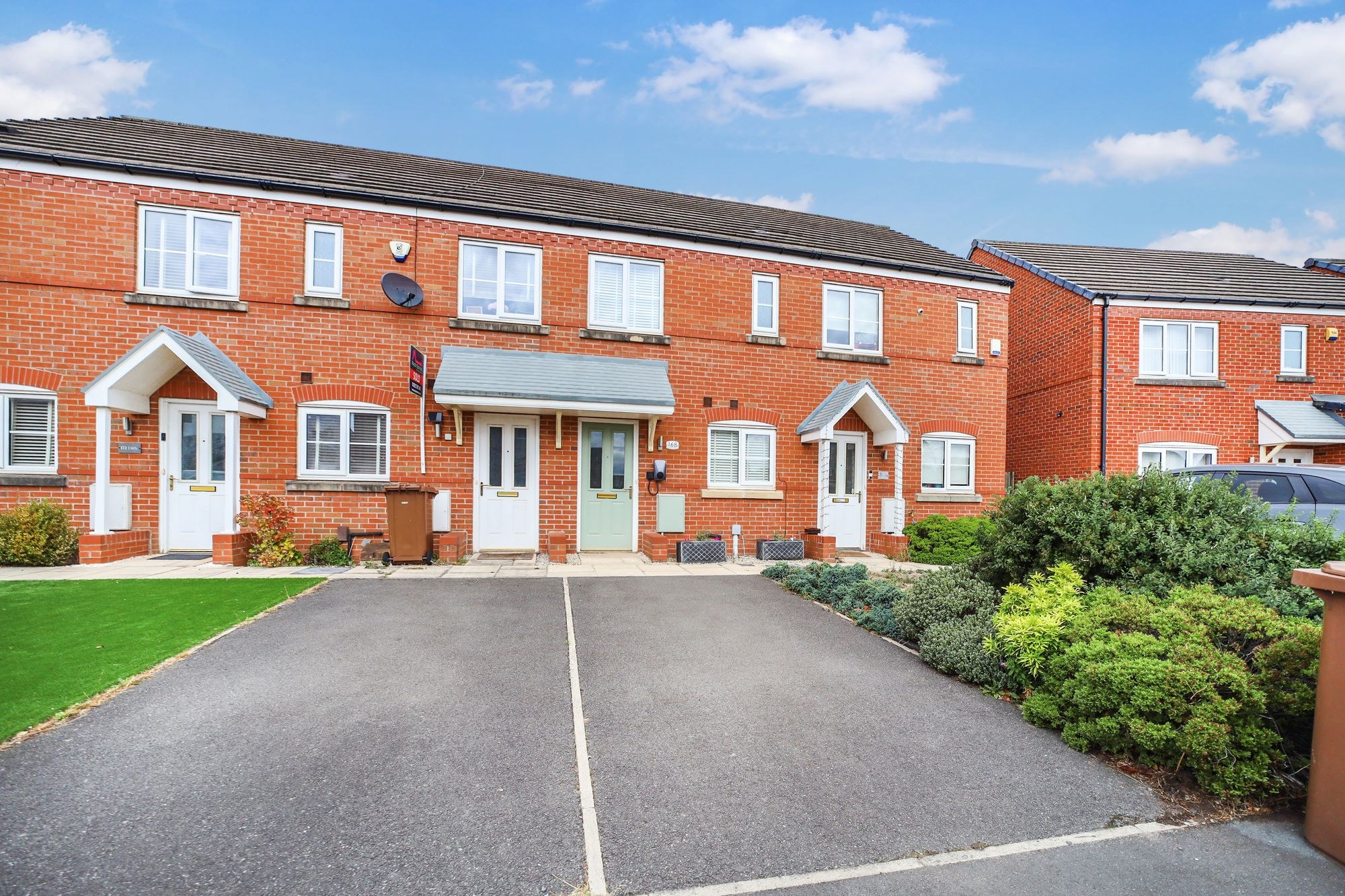 terraced house to rent in Vulcan Park Way