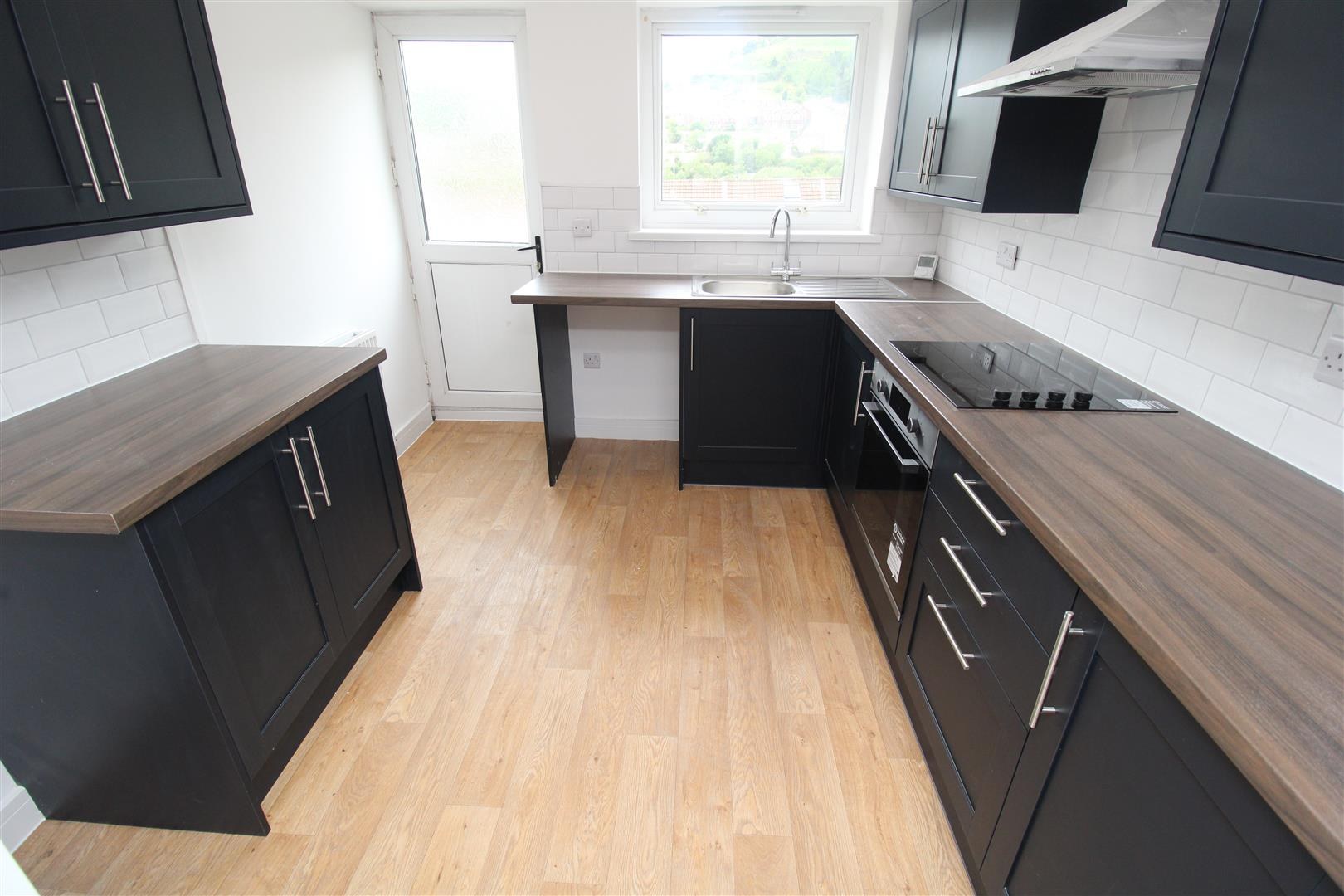 House - Terraced For Rent Ynyscynon Road