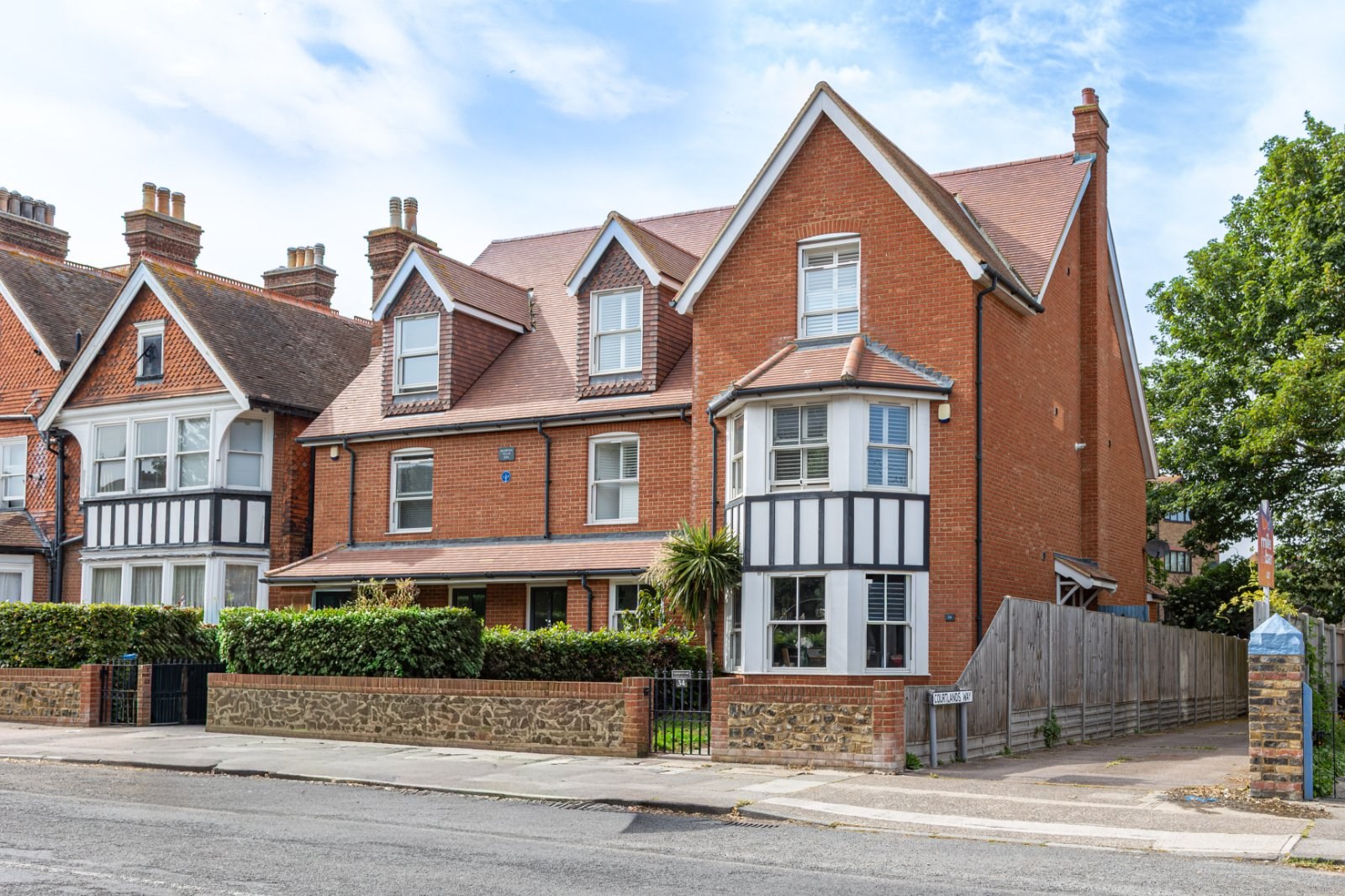 Westgate Bay Avenue