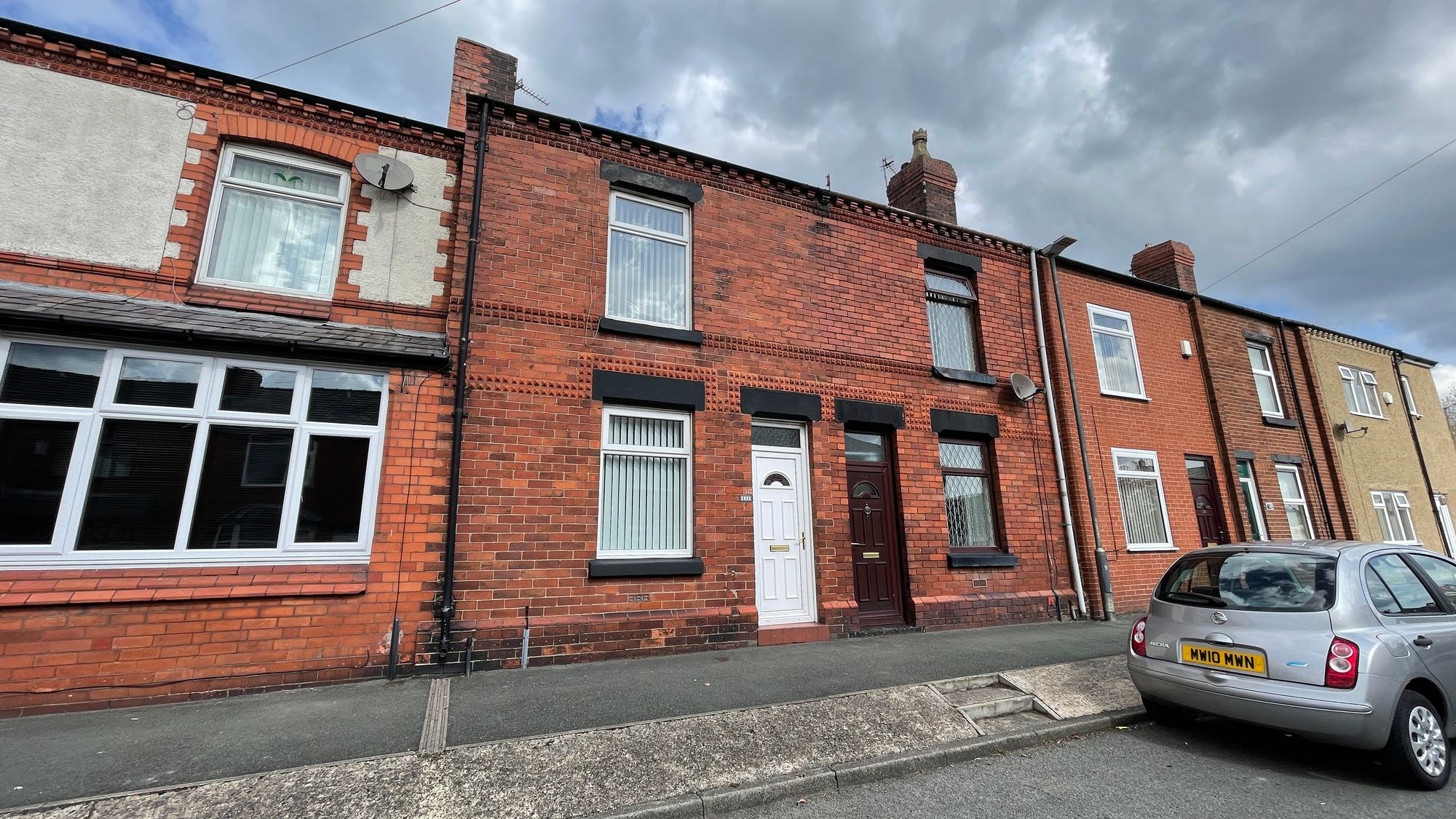 terraced house to rent in Park Street
