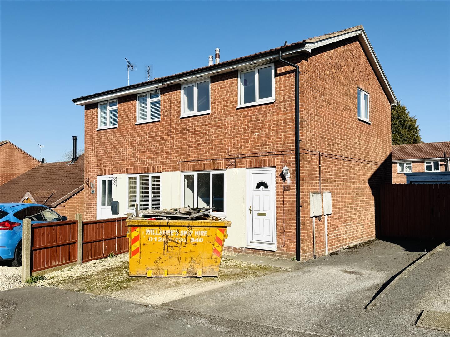 semi-detached house to rent in Rosecroft Gardens