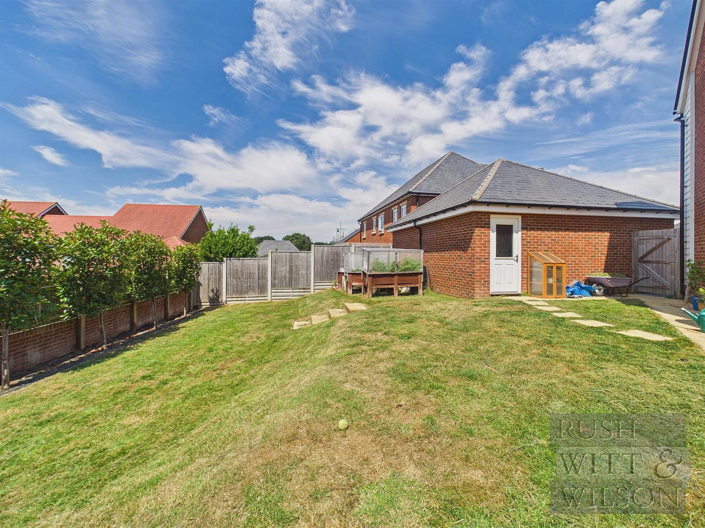 Cascades Way, Bexhill-On-Sea, photo 10