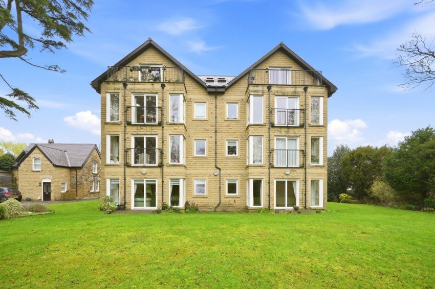 2 bed flat for sale in Otley Road, Harrogate