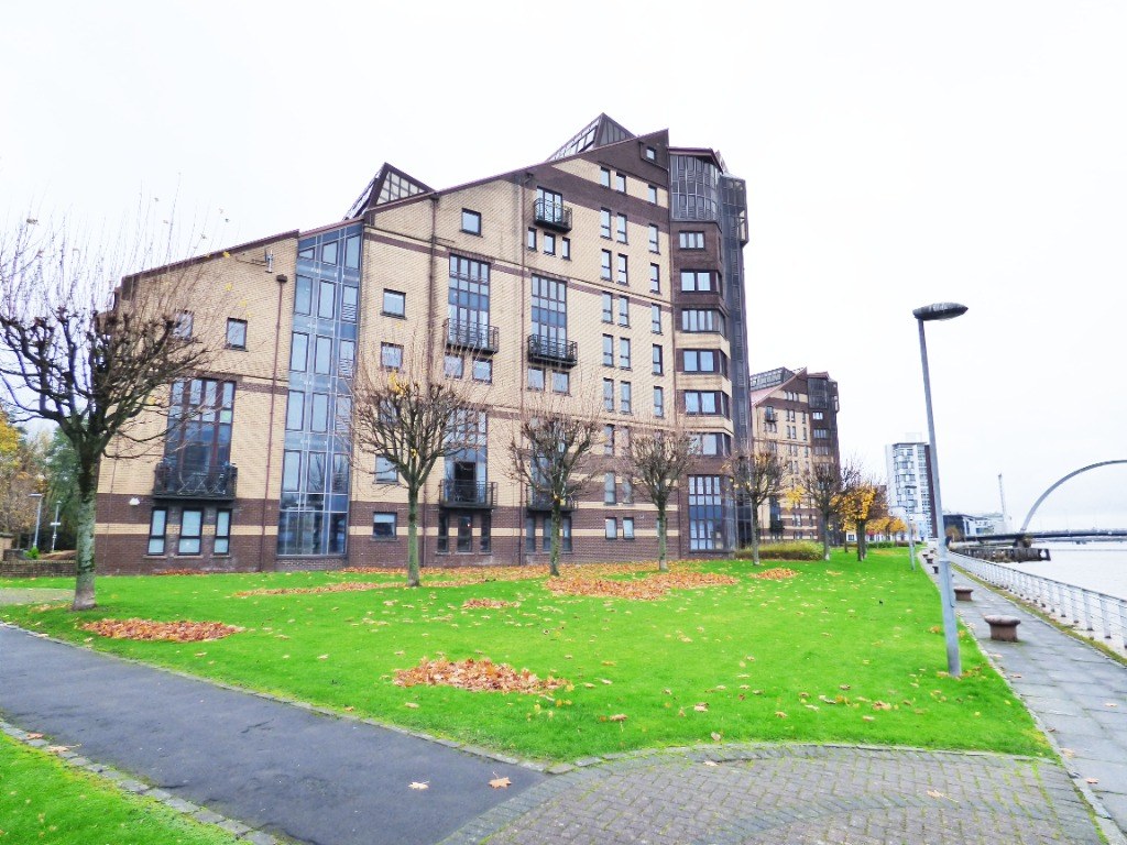Well presented one bedroom furnished property with private parking situated in Festival Park and overlooking the River Clyde.