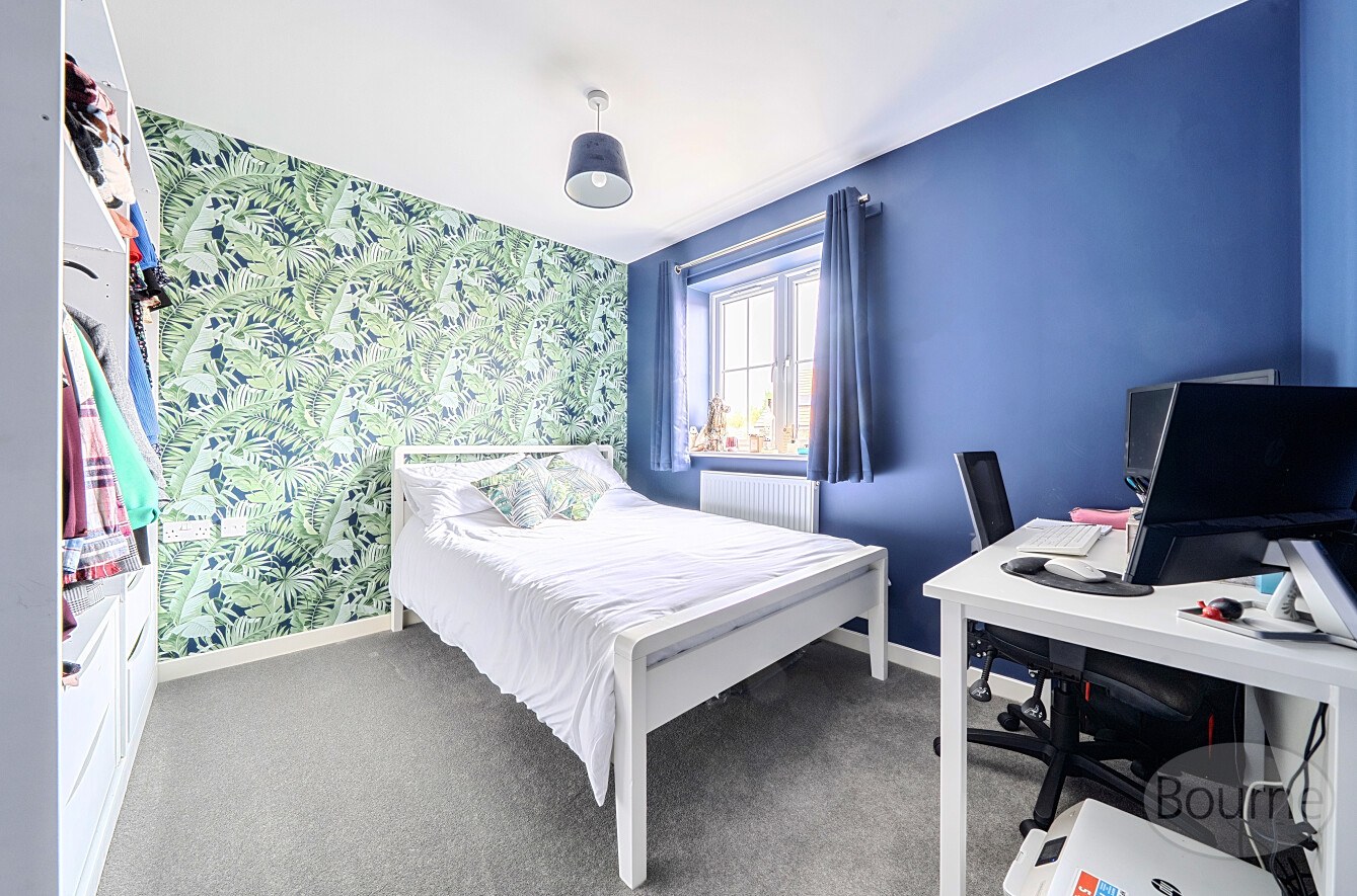 Halifax Close, Guildford, Surrey, GU3, photo 8