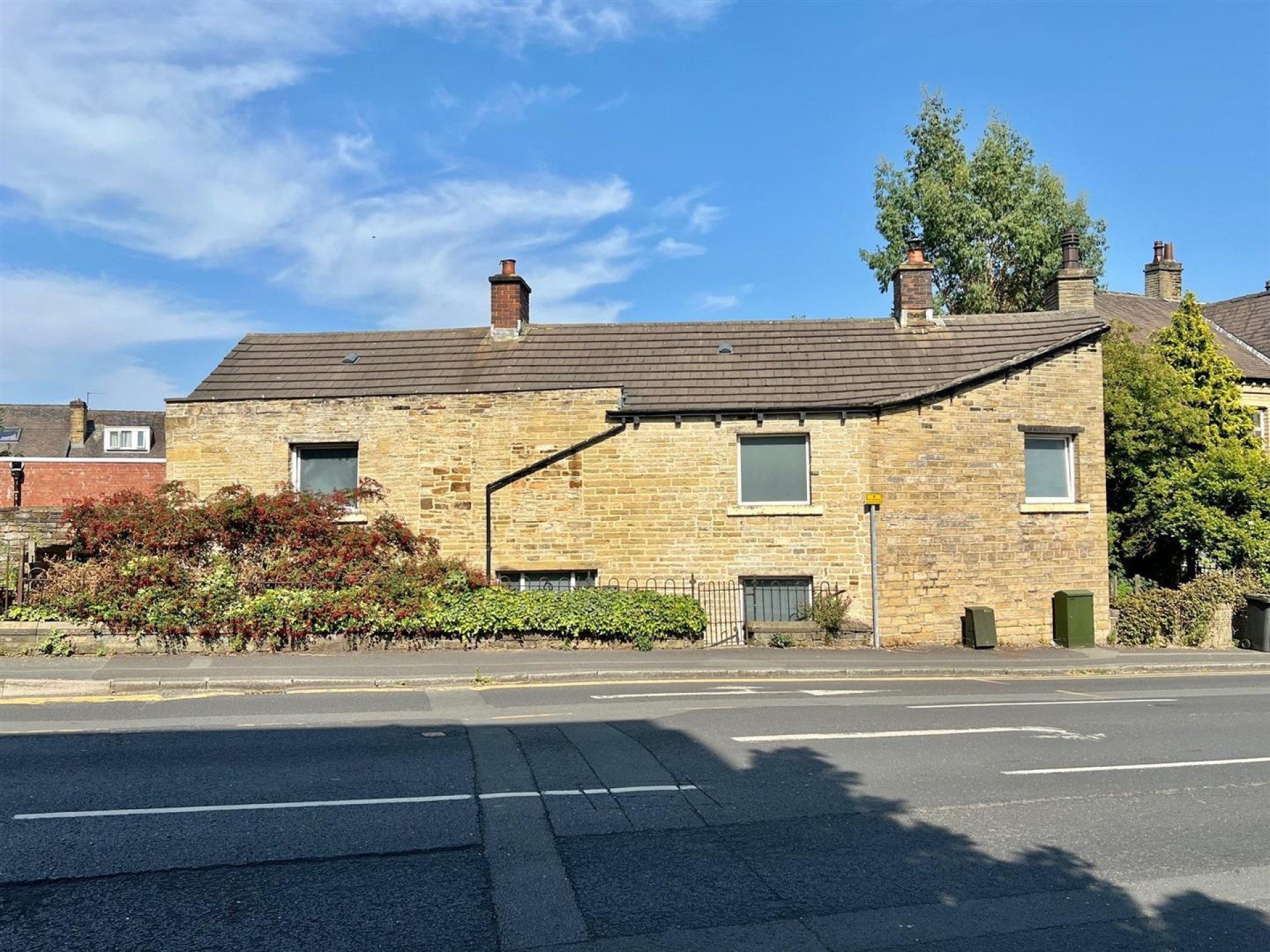 3 bed House - Link Detached For Sale Wheathouse Road