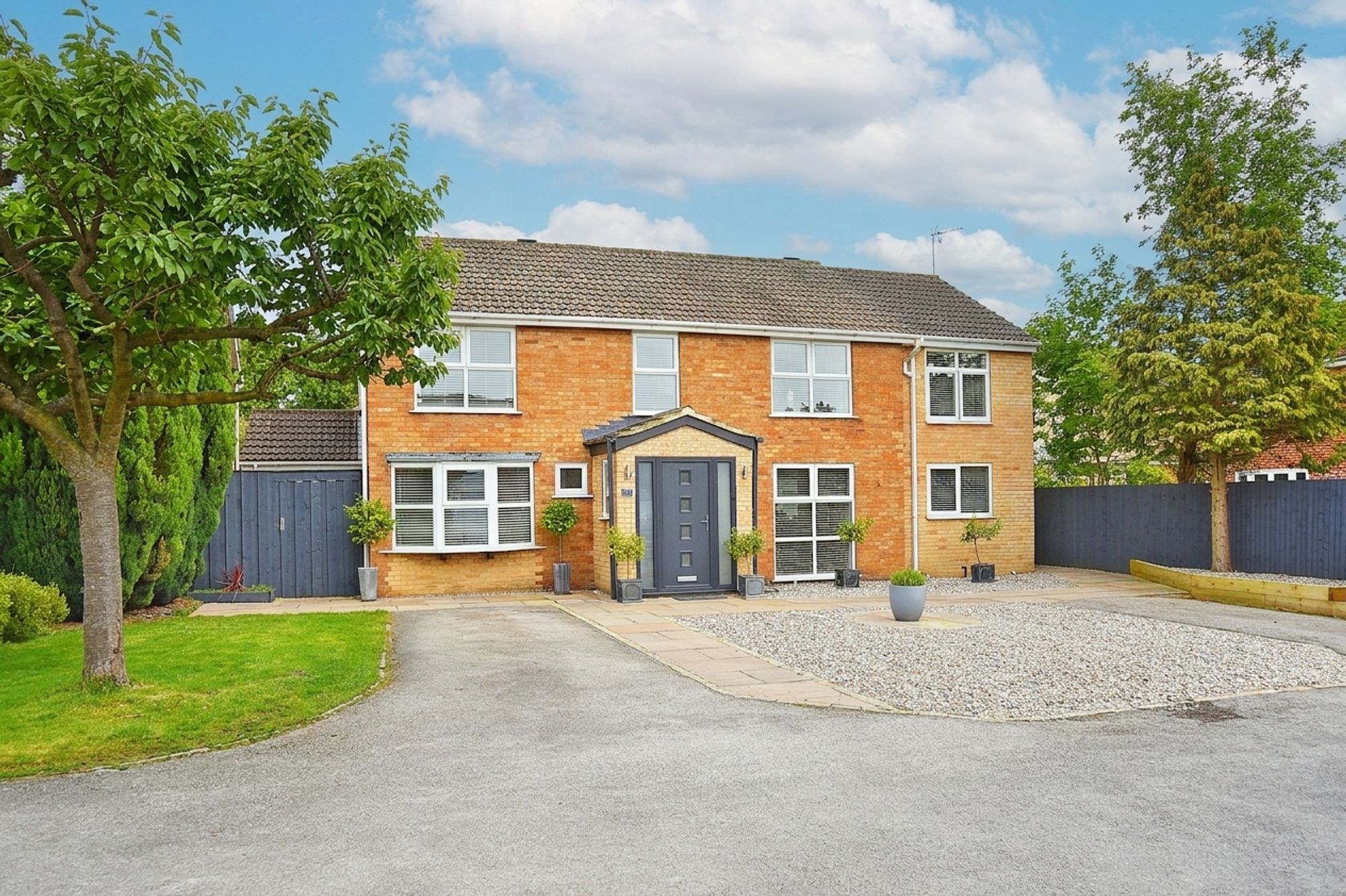 5 bed home for sale in Leadhall Close, Harrogate
