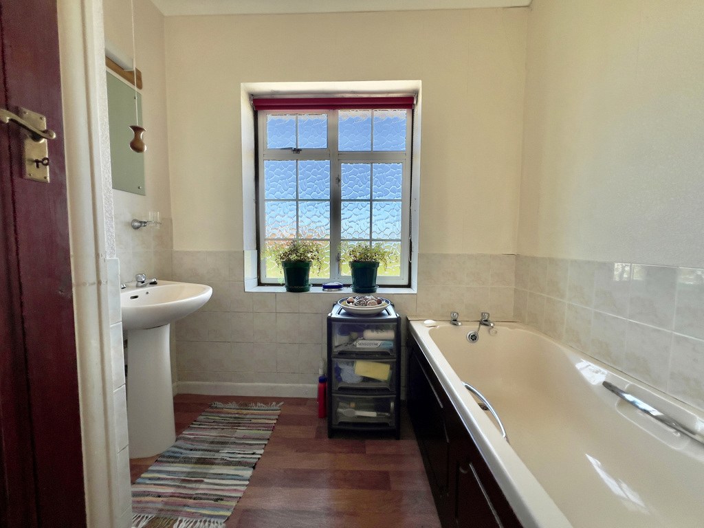 A Rare 1930s Home with Exceptional Gardens & Outstanding Potential, photo 16
