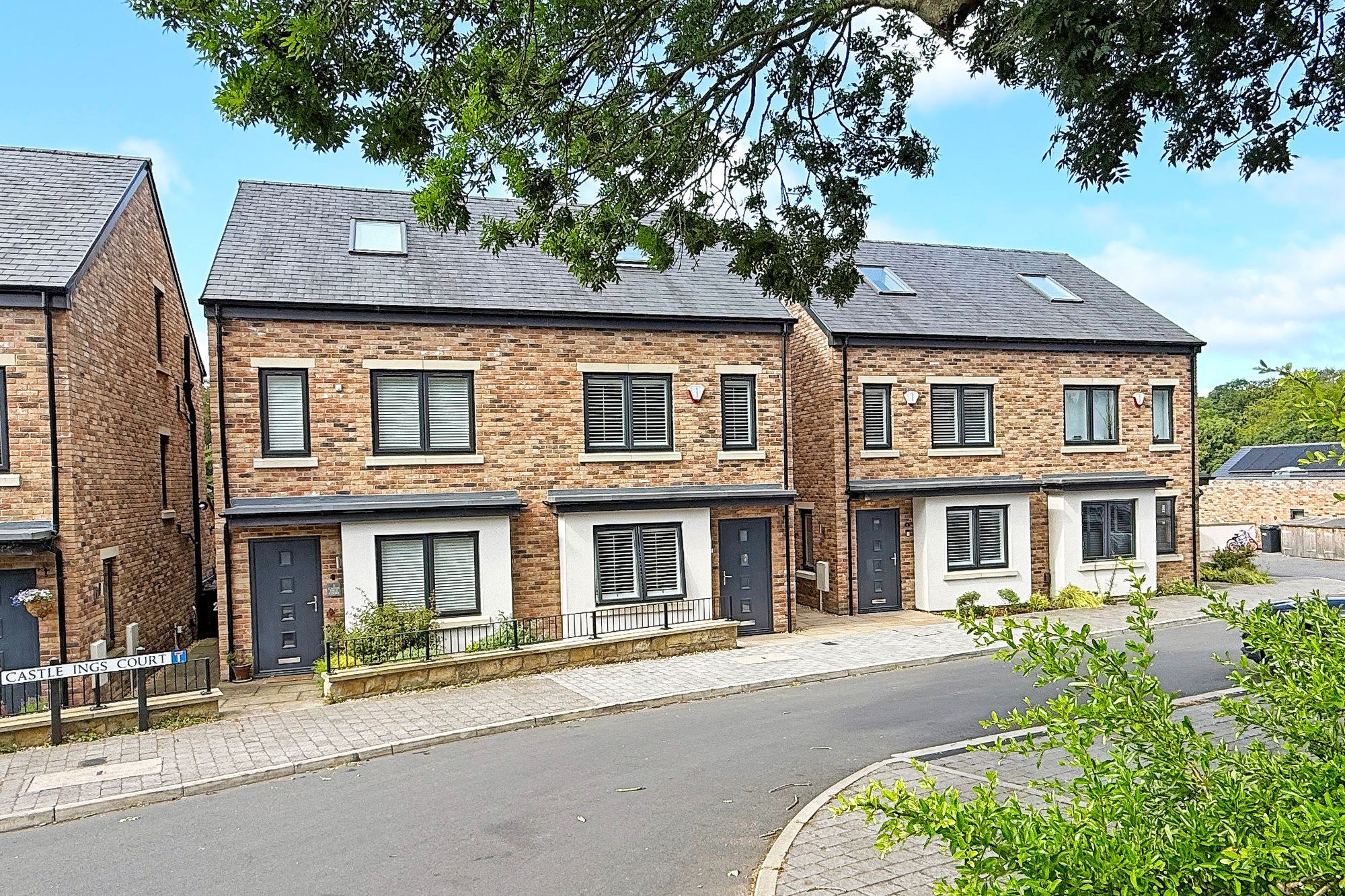 4 bed home for sale in Castle Ings Court, Knaresborough