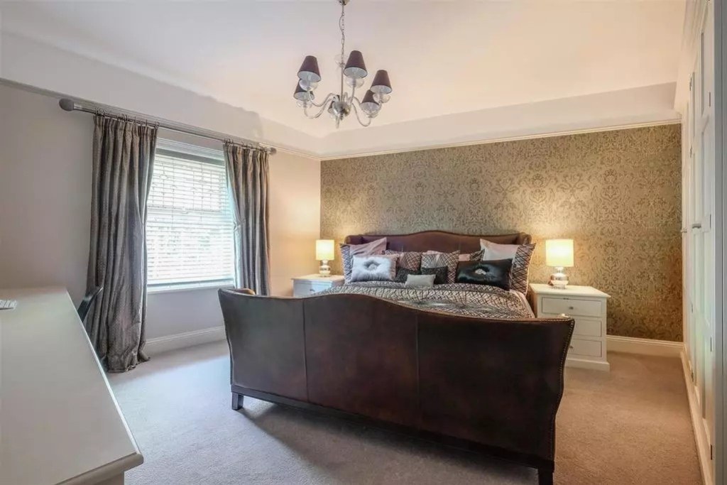 The Mount, Lightcliffe Road, Brighouse, HD6, photo 23
