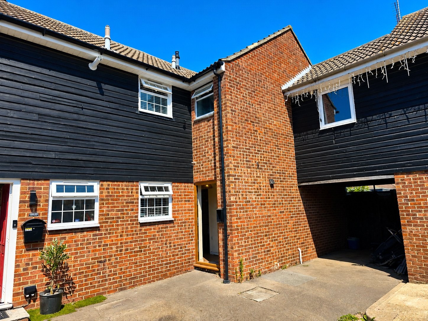 terraced house to rent in Maine Crescent