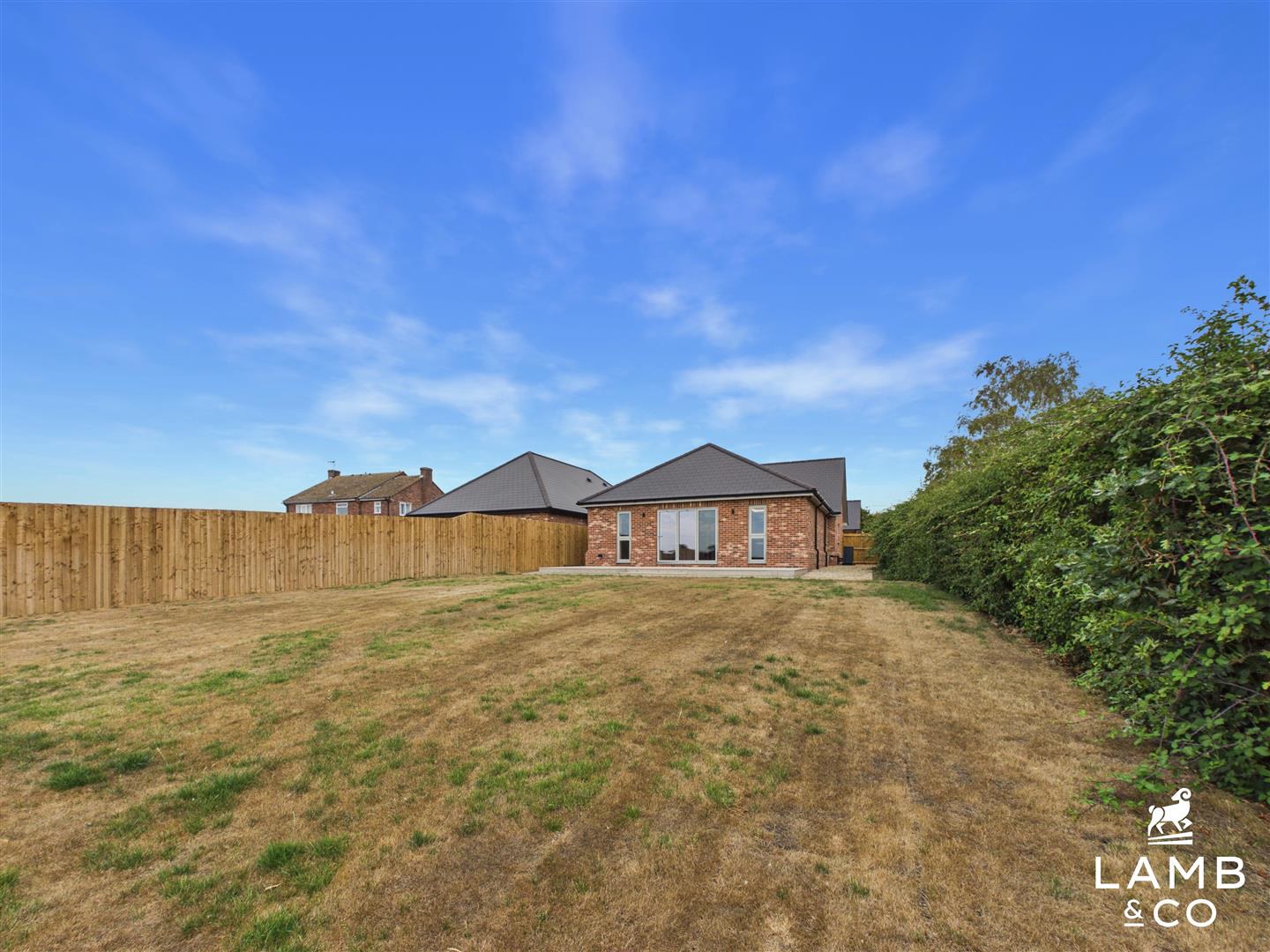Colchester Road, Thorpe-Le-Soken, photo 27