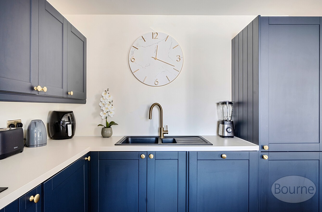 New Zealand Avenue, Walton-On-Thames, Surrey, KT12, photo 6