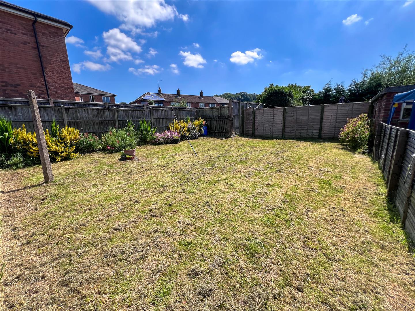 Queens Drive, Leek, ST13 6PZ, photo 2