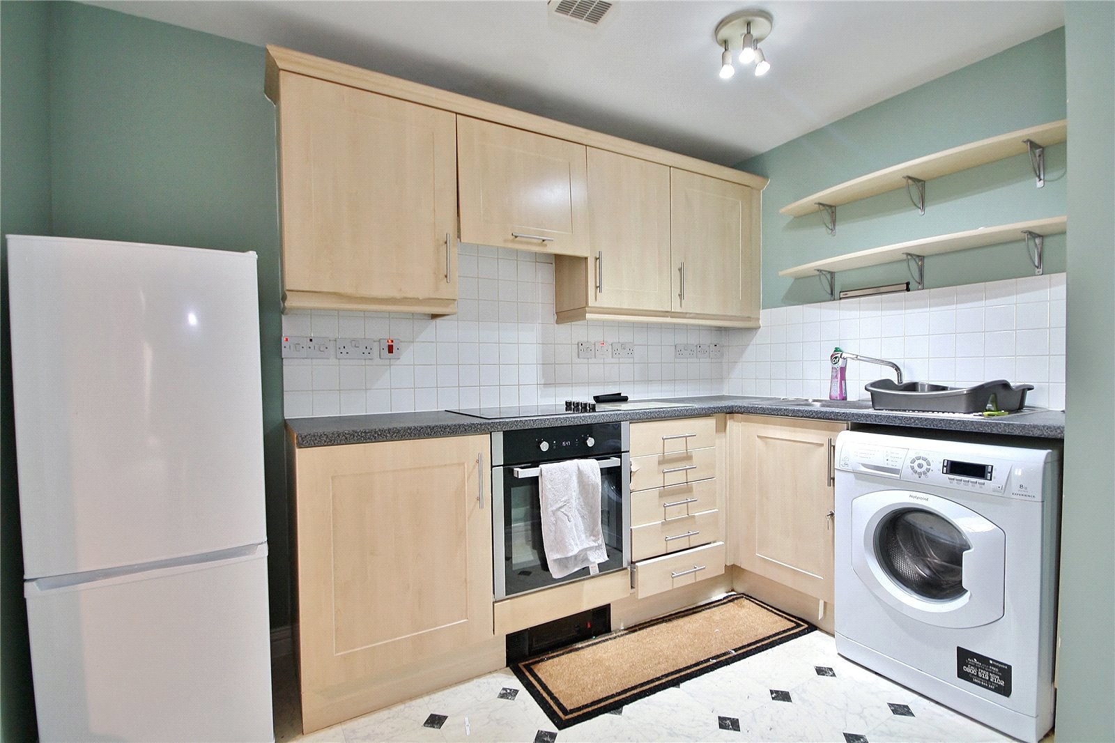 Tudor Way, Knaphill, Woking, Surrey, GU21, photo 2