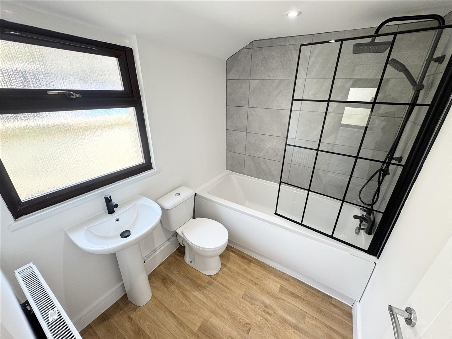 House - Terraced For Rent Brook Street