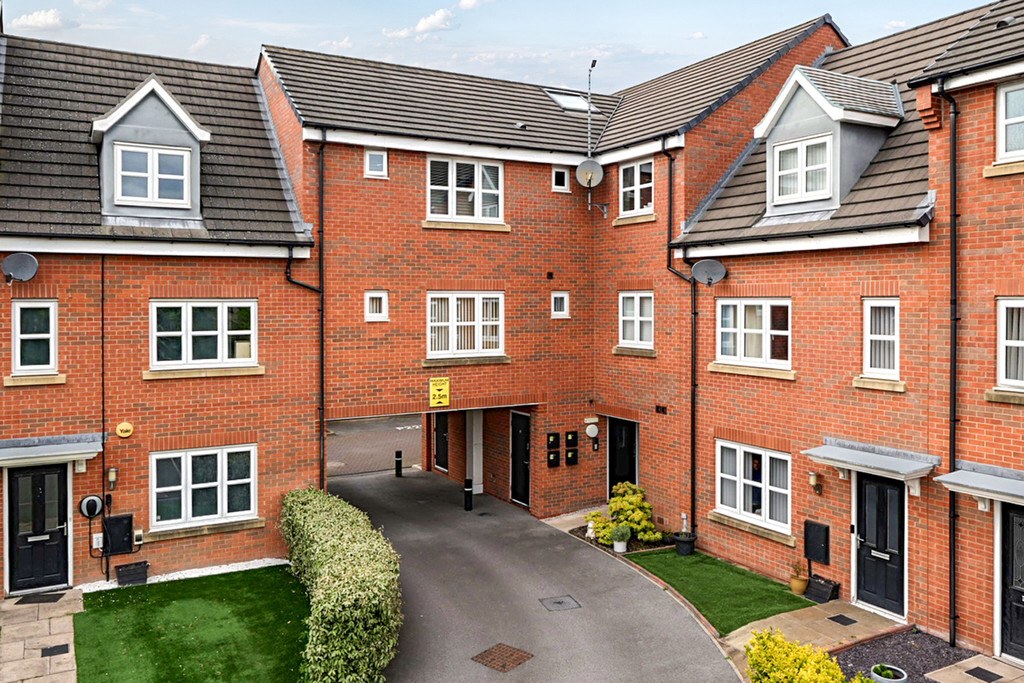 Fieldfare Close