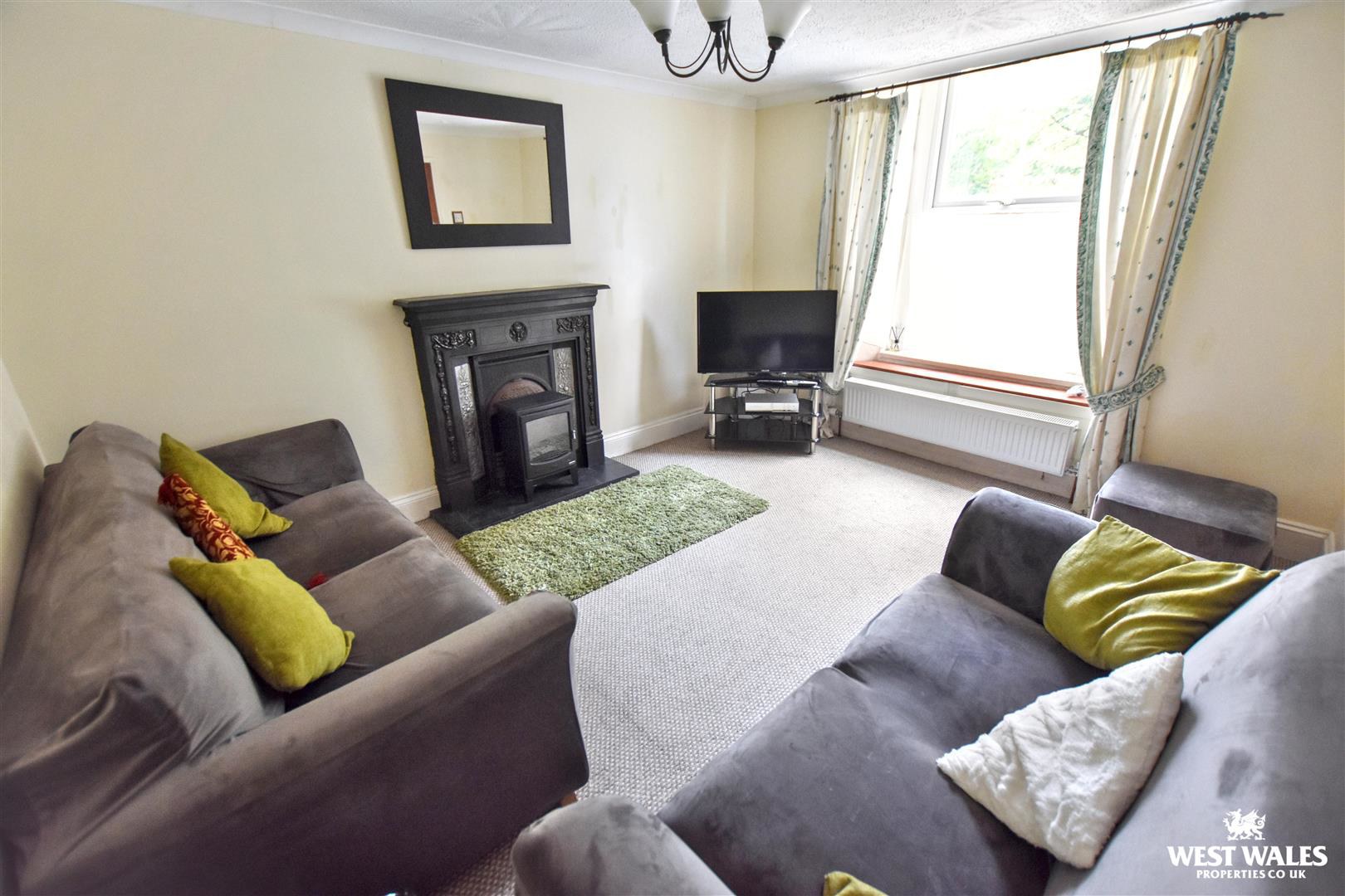 Waterloo Road, Pembroke Dock, photo 2