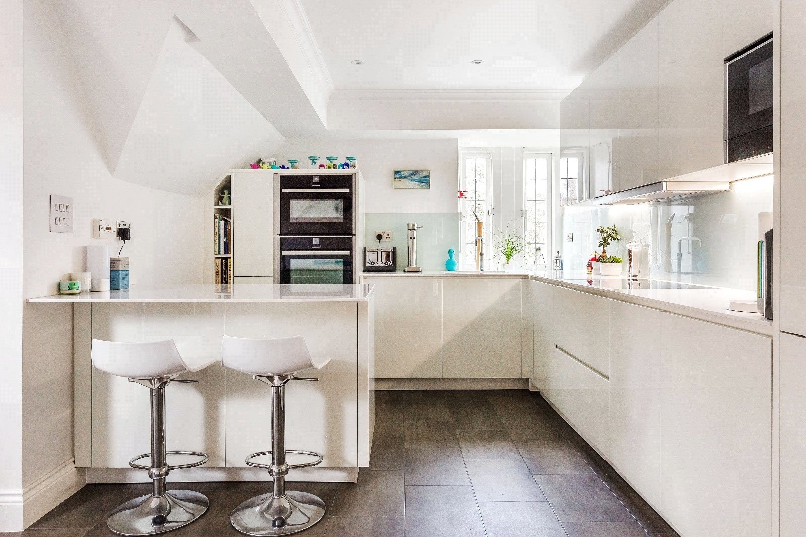 Hatchford Manor, Ockham Lane, Cobham, KT11, photo 11