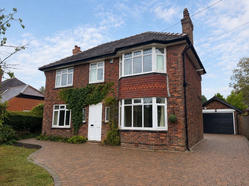 3 bed detached to rent in Arthurs Avenue, Harrogate
