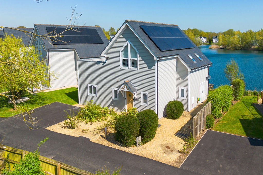 Summer Lake, South Cerney, Cirencester, Gloucestershire, GL7 5LW