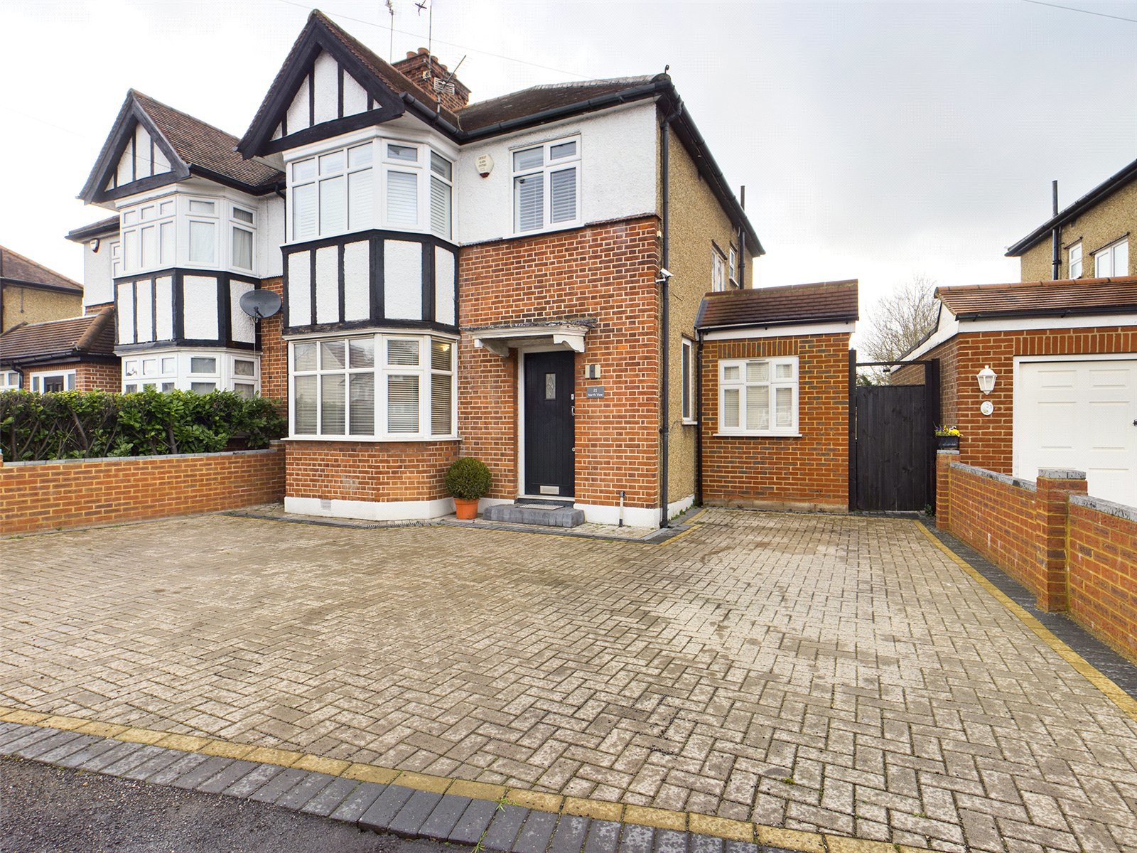 North View, Eastcote, HA5