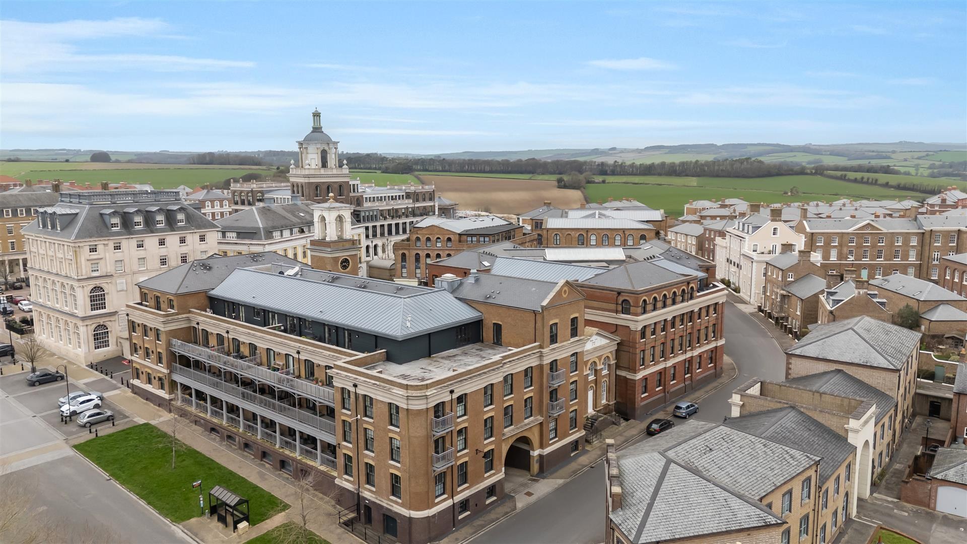 Bowes Lyon Court