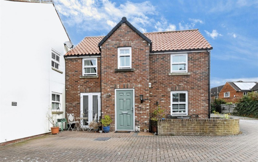 Cowling Court