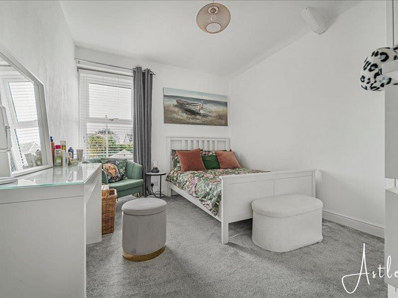 Coombes Road, Neath, photo 11