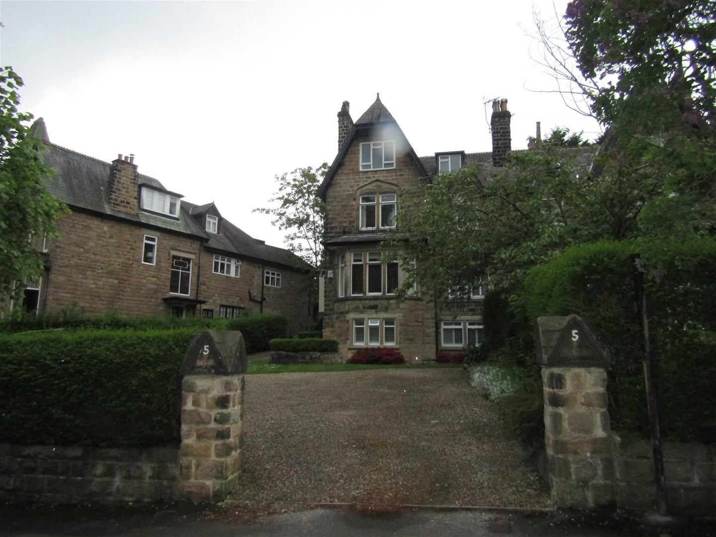 2 bed flat to rent in Clarence Drive, Harrogate