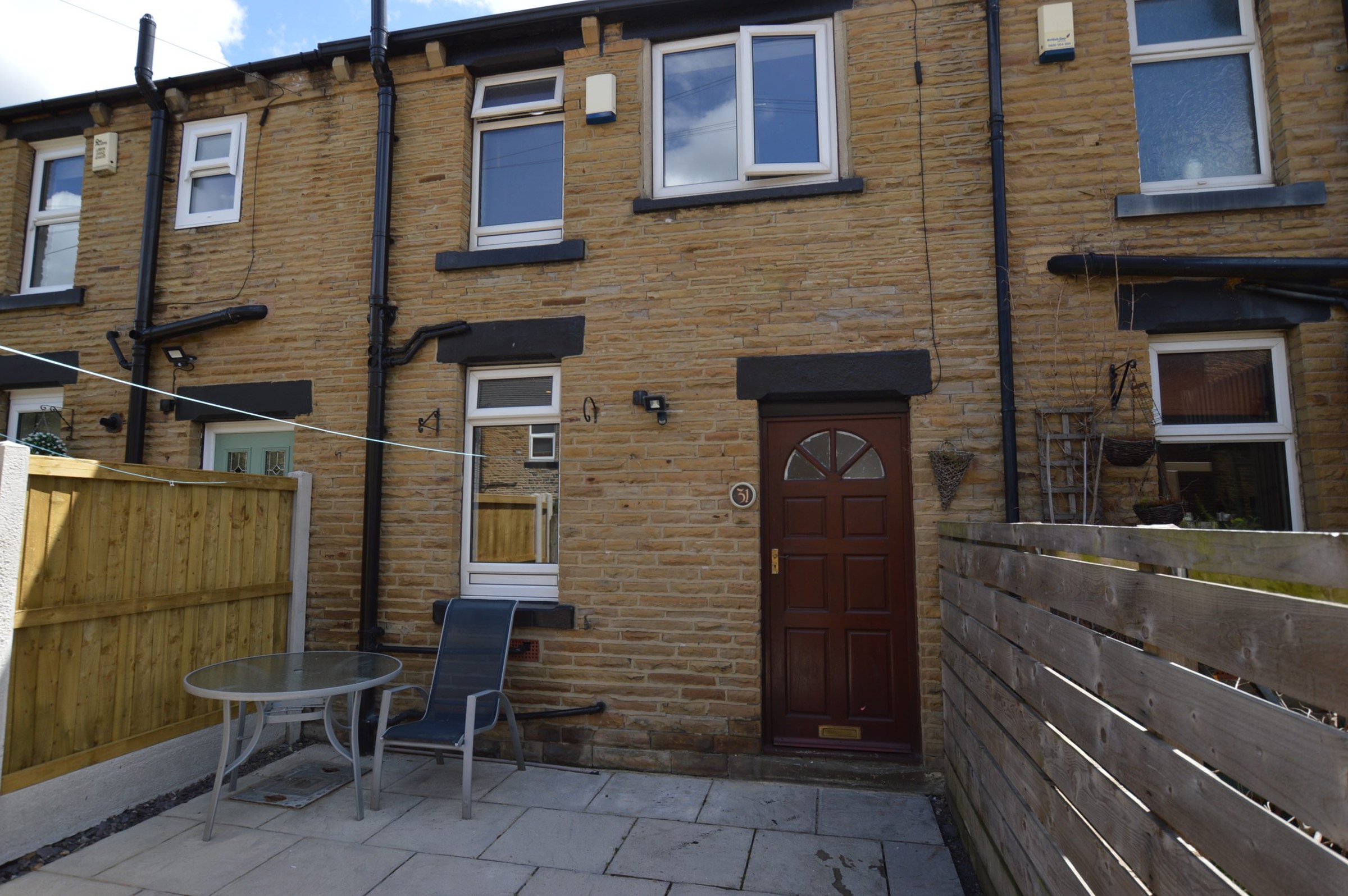 NOW LET! NELSON PLACE 31 Nelson Pl