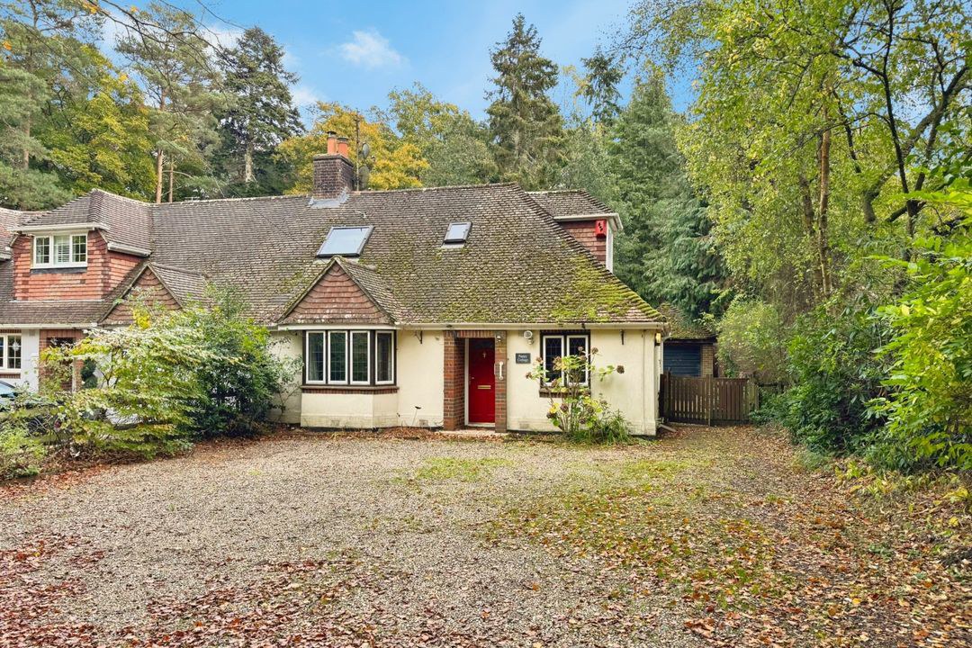 Saint Neots Road, Hook, RG27