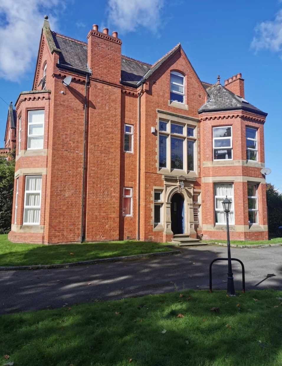 2 bed fully furnished apartment to rent Irlam Road